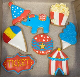 Circus Cookie Giveaway!
Like this post, comment your favorite Circus Emojis and make sure you are following ME and @franscakesupplies 🎪🦁🐘🤹🏻‍♀️🤡🎡🎠🎉
Must be able to pick up Sunday 21st at @franscakesupplies in Fairfax! Winner will be announced before sunrise 🤡
