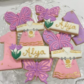 First Birthday sugar cookies for the sweetest little butterfly 🦋 
.
.
#firstbirthday #hanbokcookies #cookiedecorating #customcookies #timeforcookies #sugarcookies #sugarcookiedecorating #cookiesthatinspire #cookieideas #cookieart #royalicingcookies #cookier #instacookies #partycookies #cookieoftheday #cookielove #cookieboss #cookiegram #virginiabaker #novabaker #novamom #dmvfoodie #virginiabakery #virginiabakers #dmvfoodie #fairfaxva #fairfaxvirginia #northernvirginia #dcsmallbusiness #dcfood #birthdaycookies