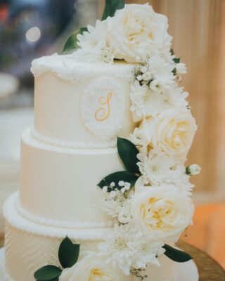 These roses were so dreamy😍 
.
.
.
#weddingcake #Ido #dcweddings #dcwedding #dcbride #virginiawedding 
#buttercreamlove #buttercreamdesign #BakerLife #cakesdaily #floralcake #howtocakeit #cakesinstyle #cakeinspo #buttercreamfrosting #buttercreamcakes #cakesofinstagram #cakedesign #baking #floralwedding #buzzfeedfood #cakegram #thebakefeed #sweettooth #instacake #instabakes #instabakers #stylishcakes #Cakedealer