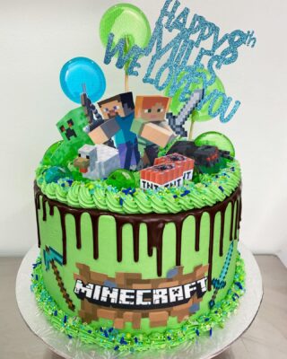 Minecraft drip & lollies 🧨
.
.
.
Sugar prints @franscakeandcandy 
#birthdaycake #buttercreamcake #instabakes #instabakers #funcakes #stylishcakes #funcakes #Cakedealer #BakerLife #cakesdaily #bakeyourworldhappy #cakesinstyle #cakeinspo #cakesofinstagram #cakedecorating #cakedesign #baking #homemade #cakedecorators #buzzfeedfood #cakegram #thebakefeed #sweettooth #instacake #virginiabaker #dmvfoodie #buttercreamlove #buttercreamdesign #minecraft