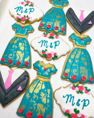 Party favors for a wedding celebration🍾 #Lengha #weddingcookies 
.
.
#cookiedecorating #customcookies #timeforcookies #sugarcookies #sugarcookiedecorating #cookiesthatinspire #cookieideas #cookieart #royalicingcookies #cookier #instacookies #partycookies #cookieoftheday #cookielove  #cookiegram #virginiabaker #novabaker #novamom #dmvfoodie #virginiabakery #virginiabakers #dmvfoodie #fairfaxva #fairfaxvirginia #northernvirginia #dcsmallbusiness #dcfood  #birthdaycookies #floralcookies